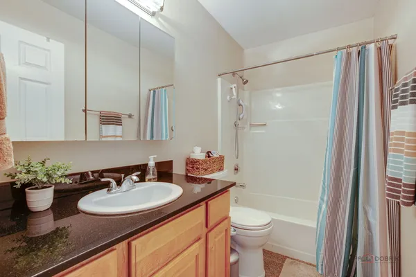 Contact Agent | 117 Annapolis Drive, Vernon Hills, IL 60061