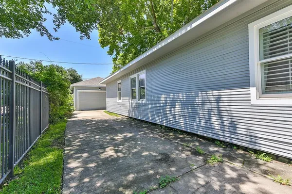 $4,100 | 1120 Winston Street, Houston, TX 77009