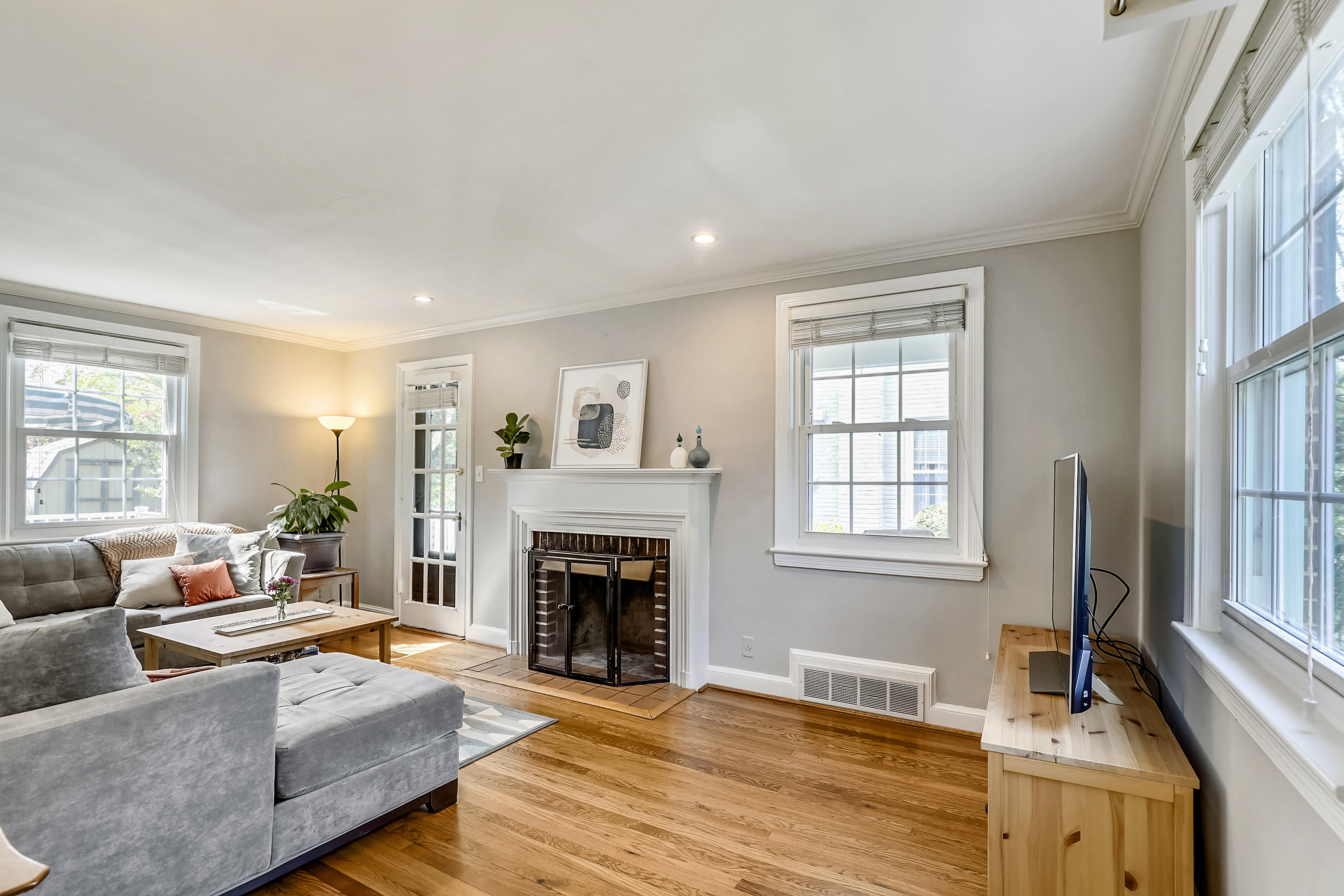 10028 Dallas Avenue Silver Spring, MD 20901 - Photo 5 of 34