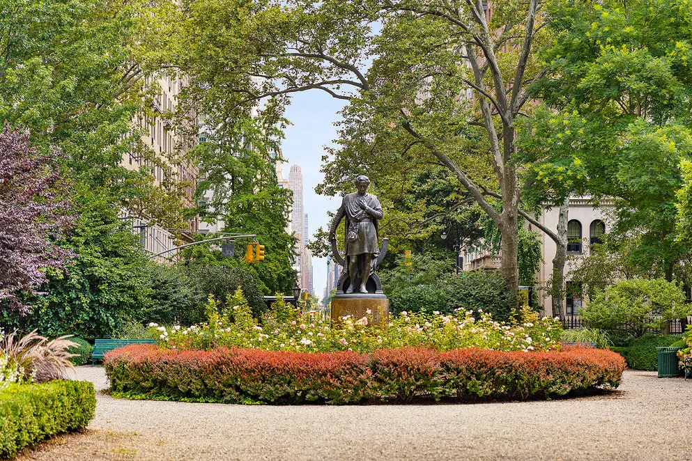 $715,000 | 26 Gramercy Park South, Unit 5F | Gramercy