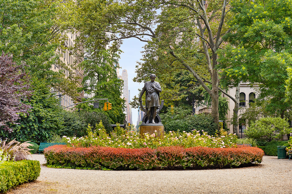 26 Gramercy Park South, Unit 5F Manhattan, NY 10003 - Photo 8 of 13 a view of a garden