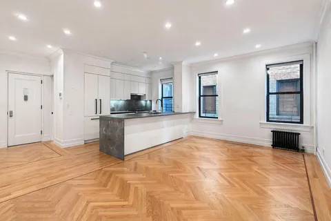 $1,280,000 | 24-39 38th Street, Unit B10B9 | Astoria