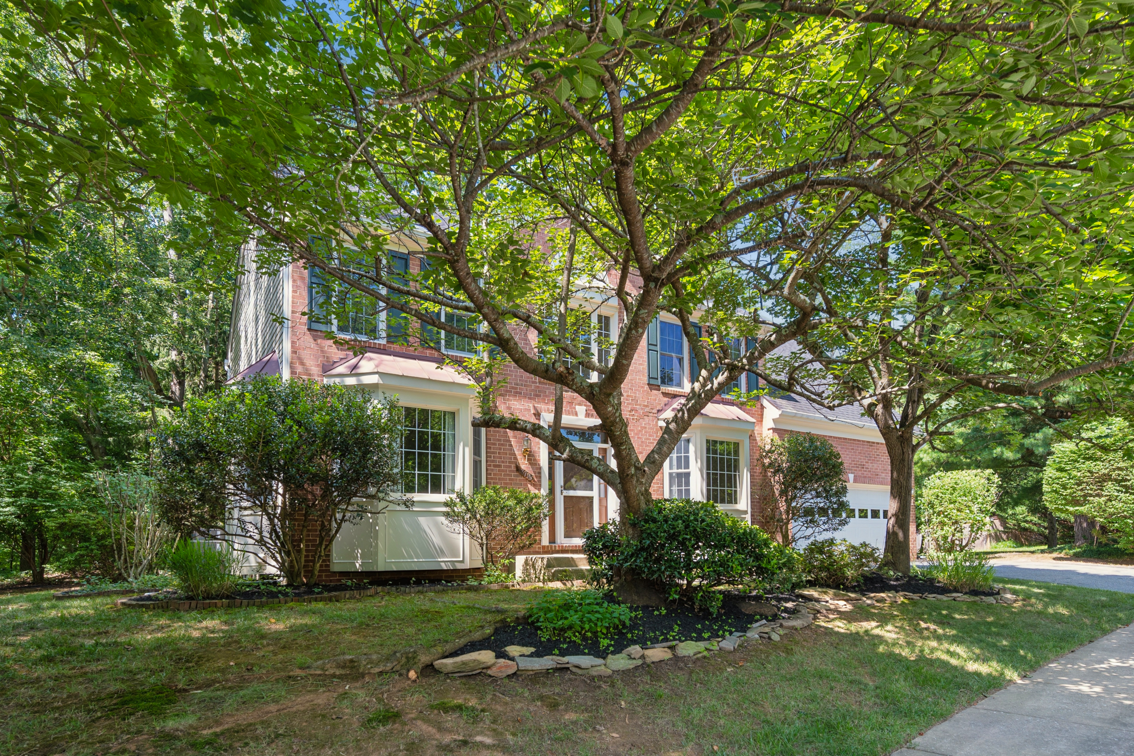 18710 Severn Road Gaithersburg, MD 20879 - Photo 5 of 96 a front view of a house with a garden
