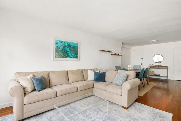 $5,995 | 165 Christopher Street, Unit 5Y | West Village