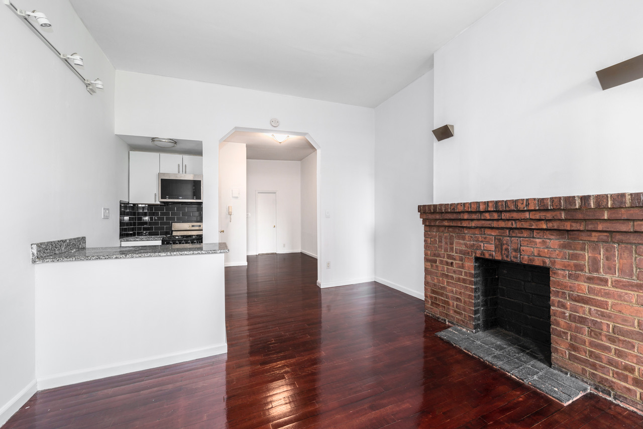47 Jane Street, Unit 14 Manhattan, NY 10014 - Photo 2 of 6