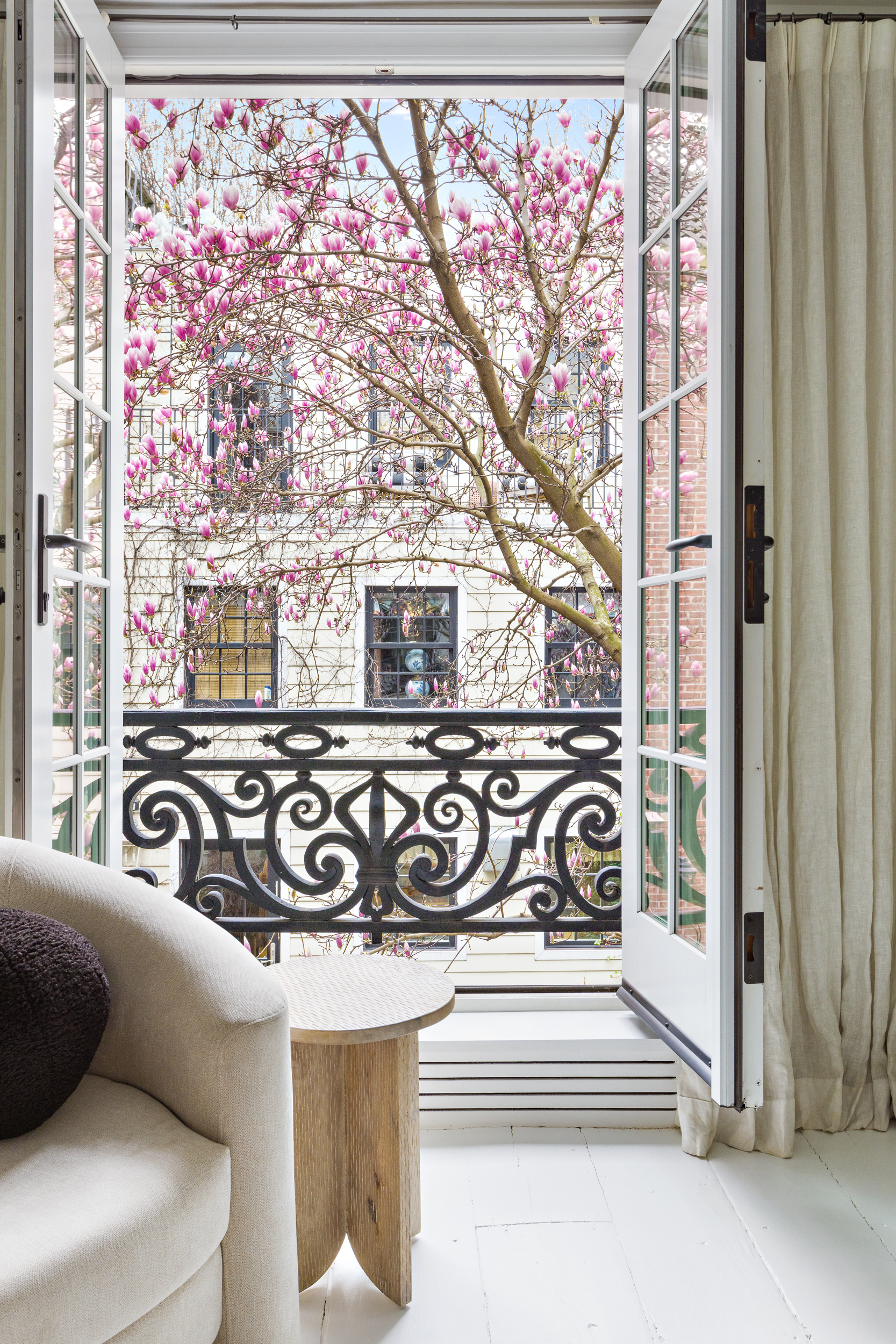 49 Barrow Street Manhattan, NY 10014 - Photo 3 of 25 a view of a livingroom with a bench