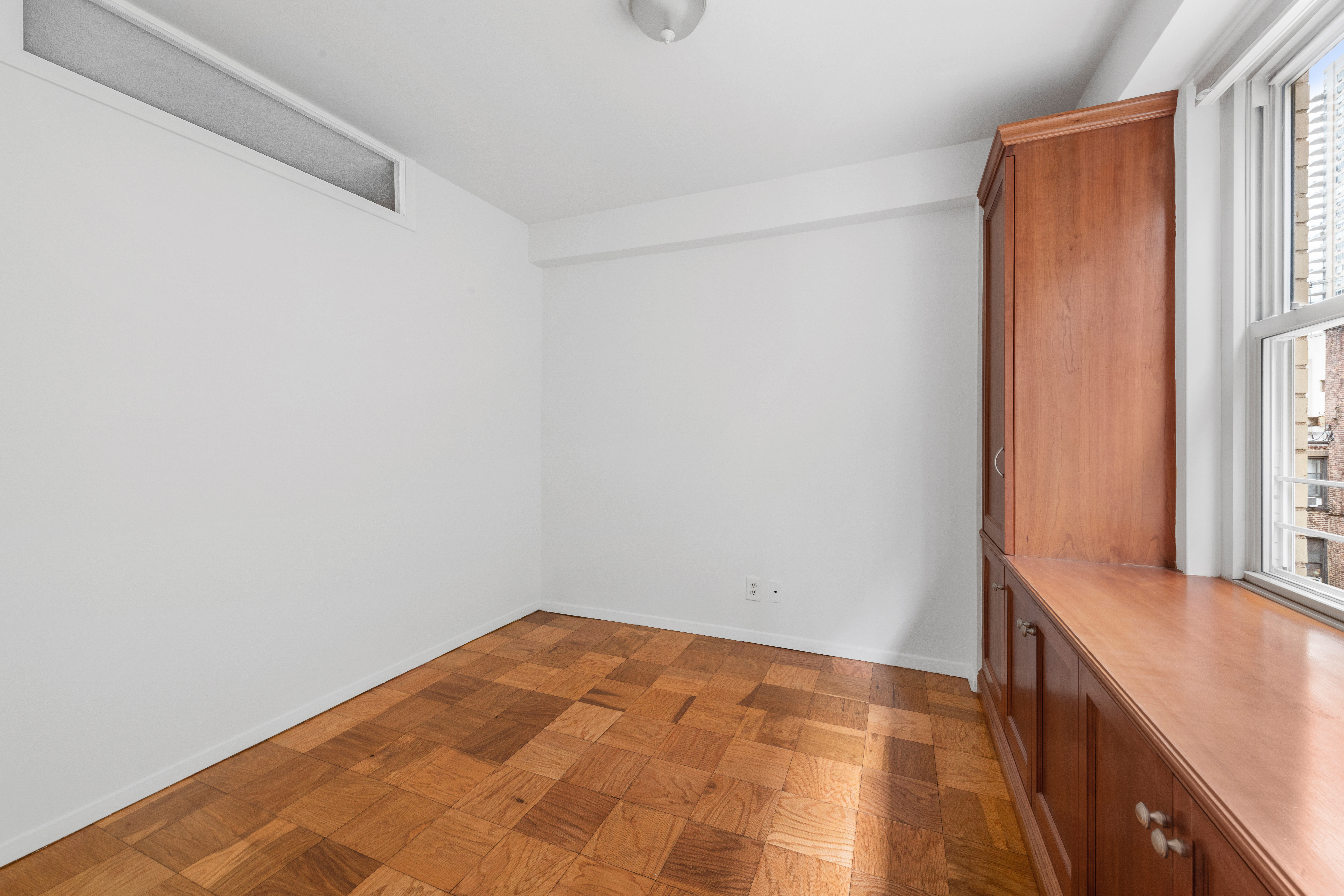 370 East 76th Street, Unit C607 Manhattan, NY 10021 - Photo 9 of 12 a view of an empty room