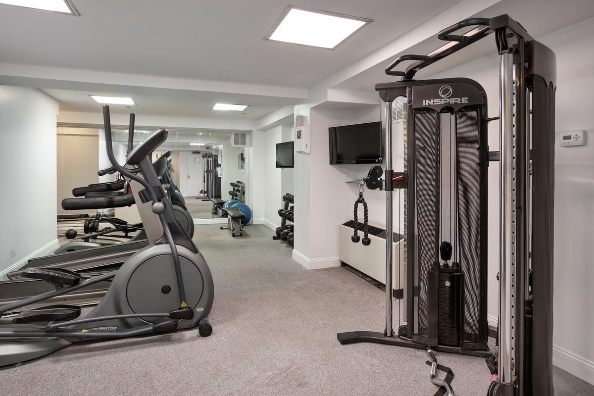 189 Avenue C, Unit 6A Manhattan, NY 10009 - Photo 8 of 10 a view of a room with gym equipment