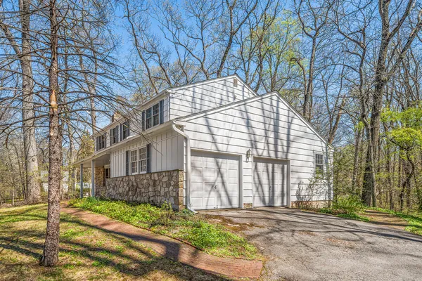 $725,000 | 6 Cypress Lane, Berwyn, PA 19312