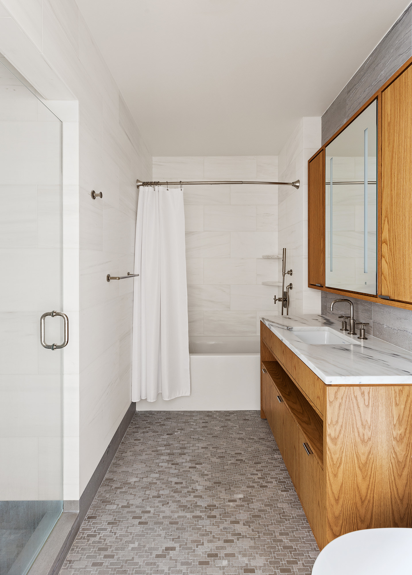 20 River Terrace, Unit 22A Manhattan, NY 10282 - Photo 5 of 27 a bathroom with a tub sink and mirror