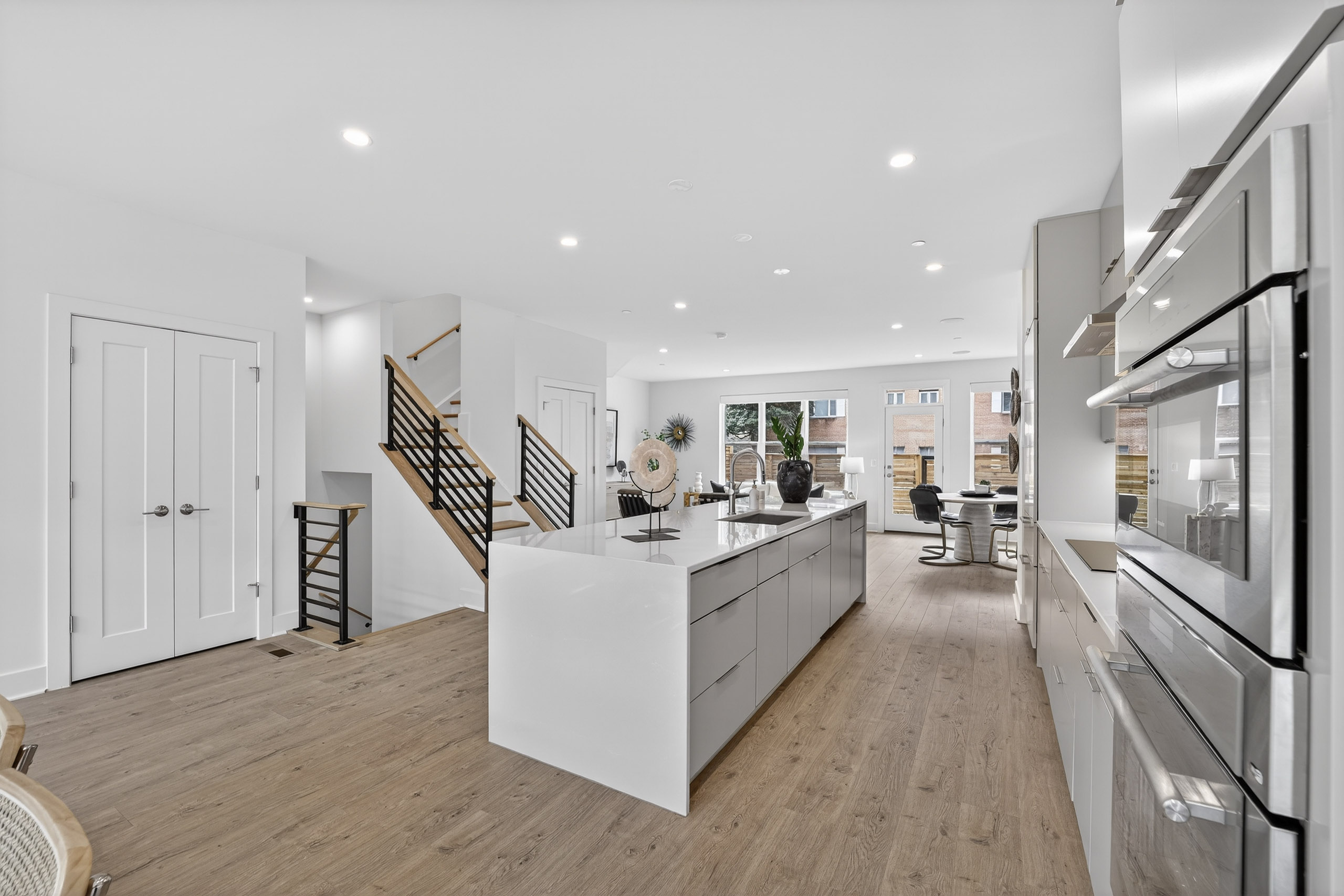 5348 Zenith Overlook Bethesda, MD 20816 - Photo 3 of 31