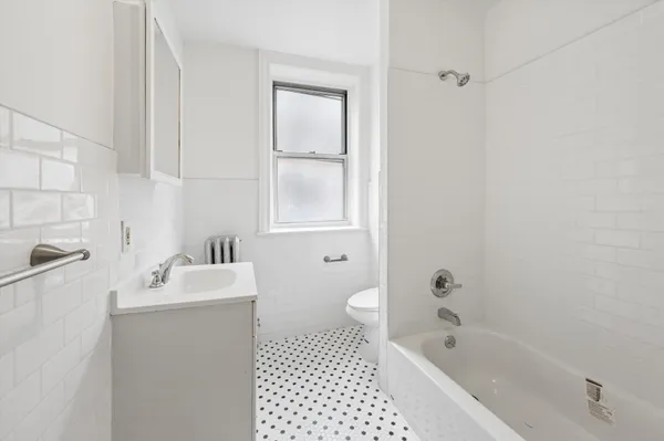 $3,600 | 2755 Briggs Avenue, Unit 2 | Fordham Manor