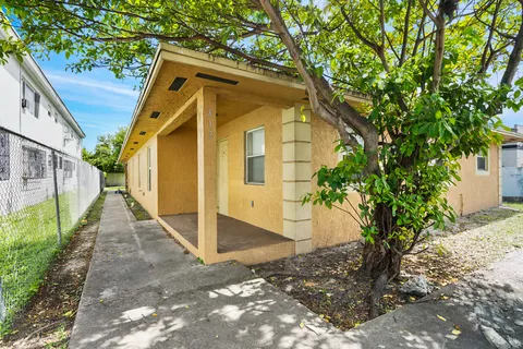 $750,000 | 812 Northwest 70th Street, Miami, FL 33150