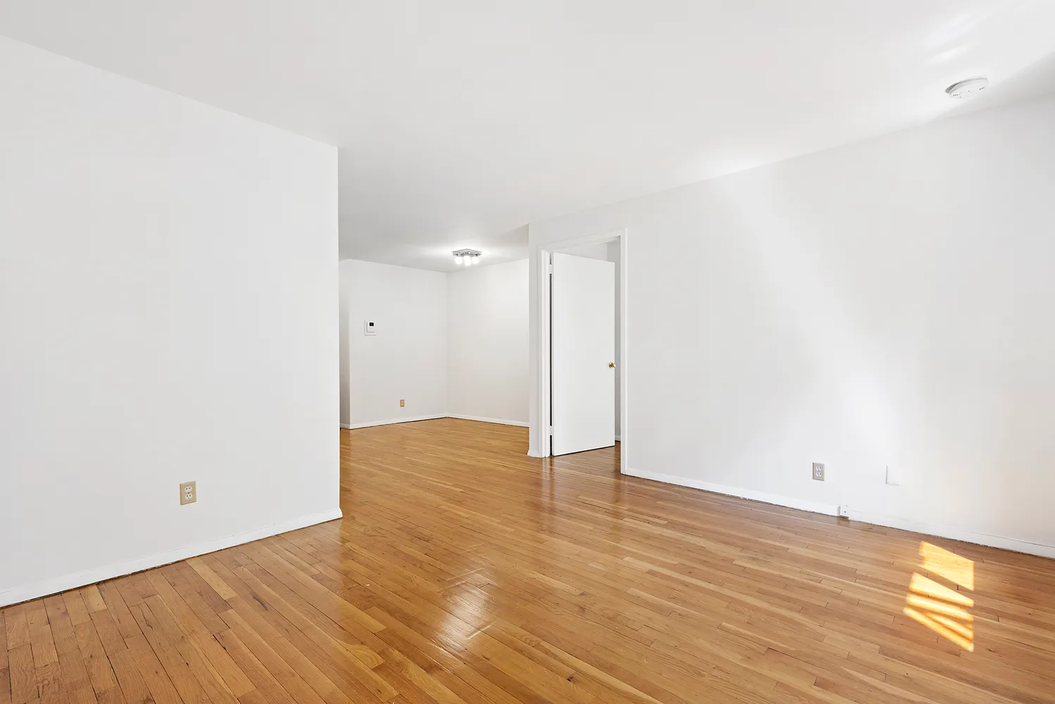 $4,200 | 325 West 51st Street, Unit 3A | Hell's Kitchen