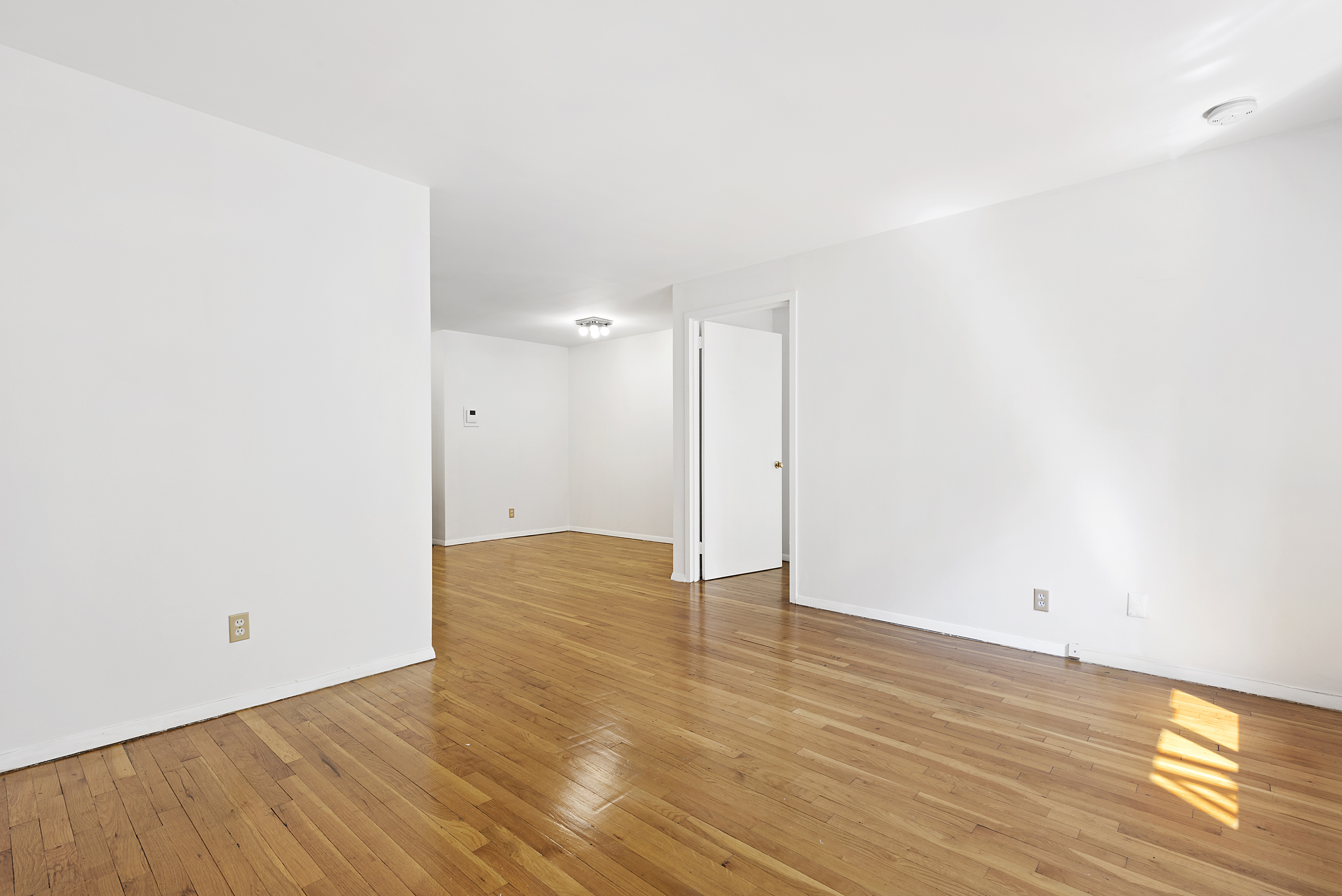 325 West 51st Street, Unit 3A Manhattan, NY 10019 - Photo 2 of 8