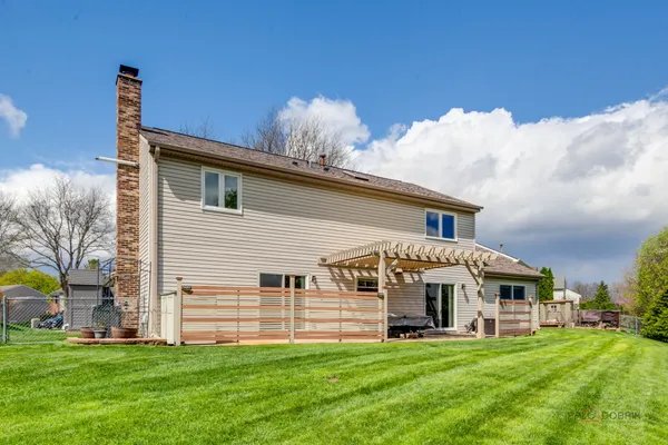 Contact Agent | 117 Annapolis Drive, Vernon Hills, IL 60061