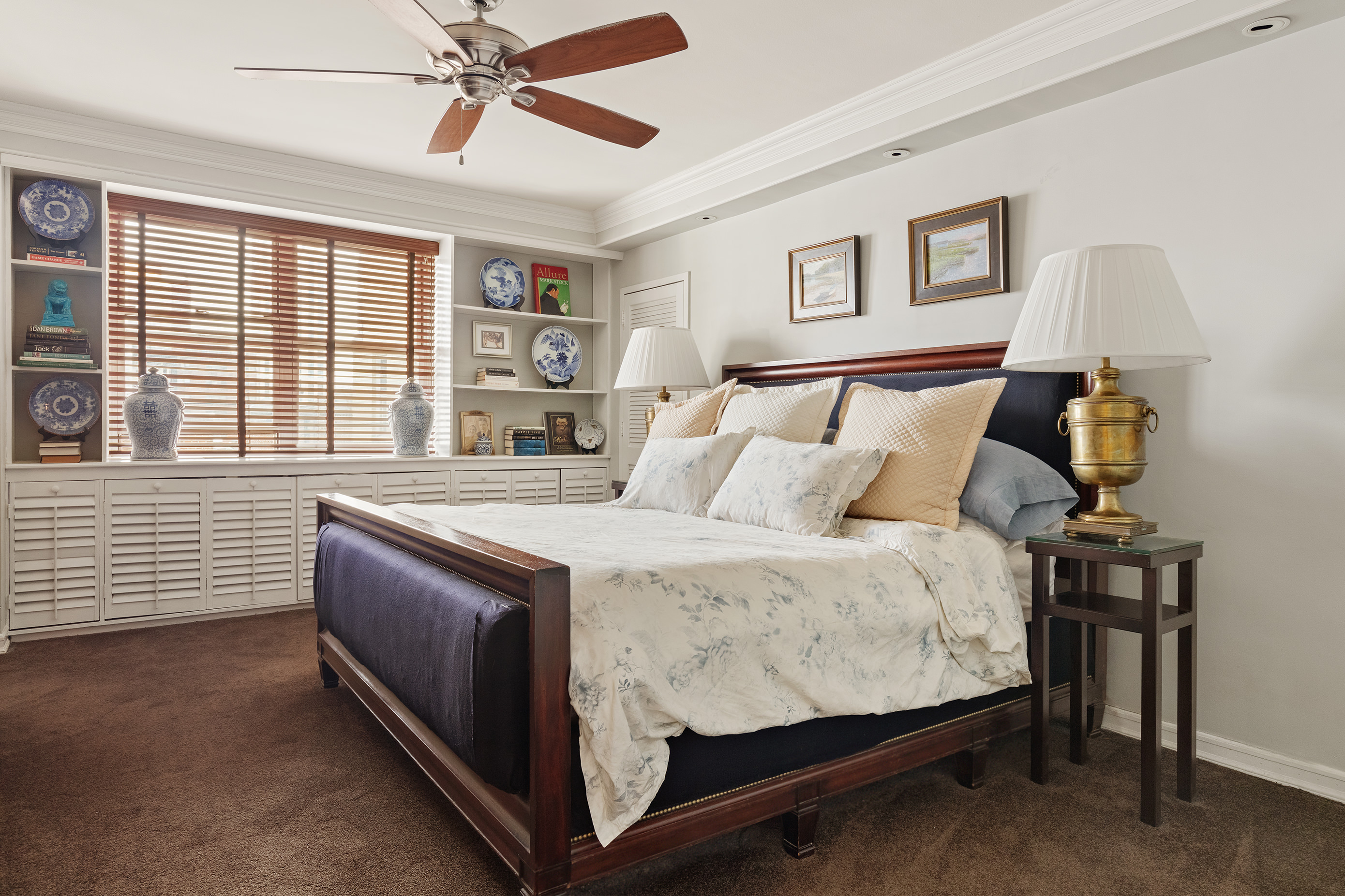135 East 83rd Street, Unit 14D Manhattan, NY 10028 - Photo 4 of 8 a bed room with a bed and a night stand