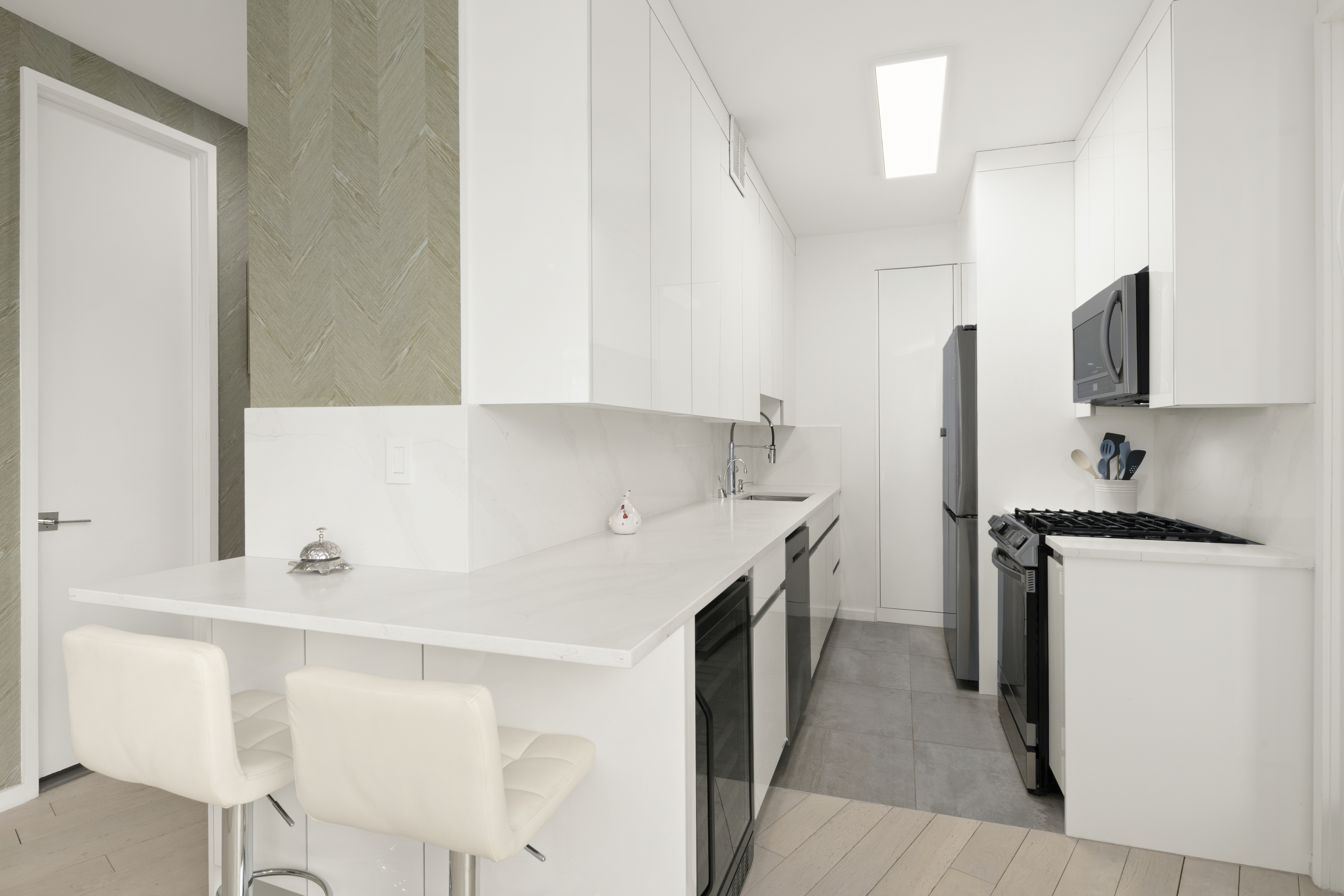 167 East 61st Street, Unit 15D Manhattan, NY 10065 - Photo 5 of 13