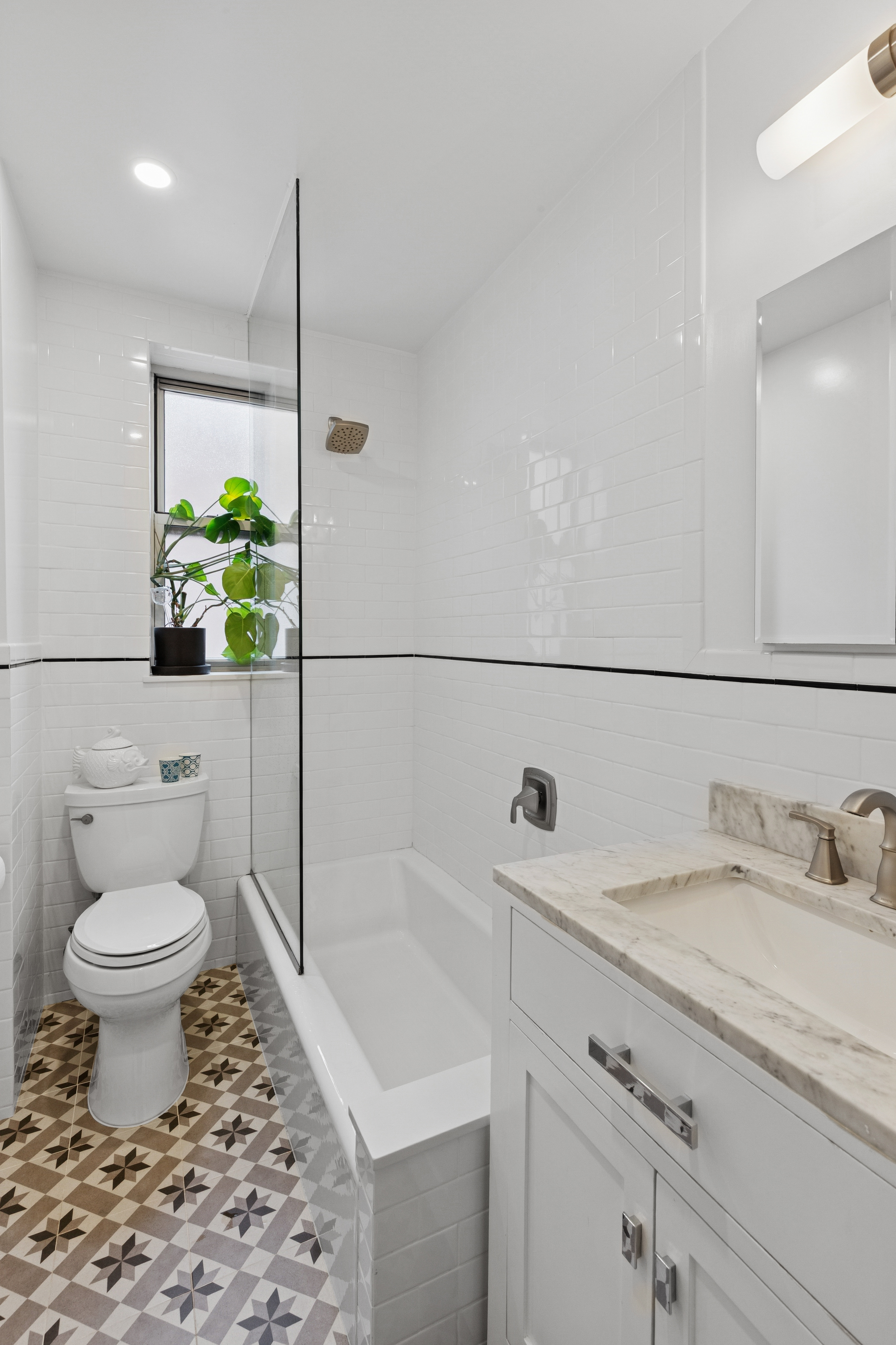 720 Fort Washington Avenue, Unit 5D Manhattan, NY 10040 - Photo 7 of 17 a bathroom with a sink toilet and shower
