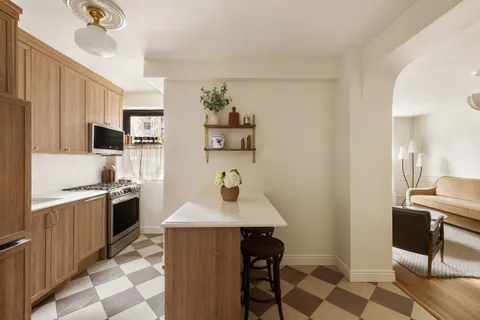 $835,000 | 201 Clinton Avenue, Unit 1G | Clinton Hill