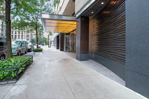 $1,995,000 | 250 East 53rd Street, Unit 2702 | Midtown East