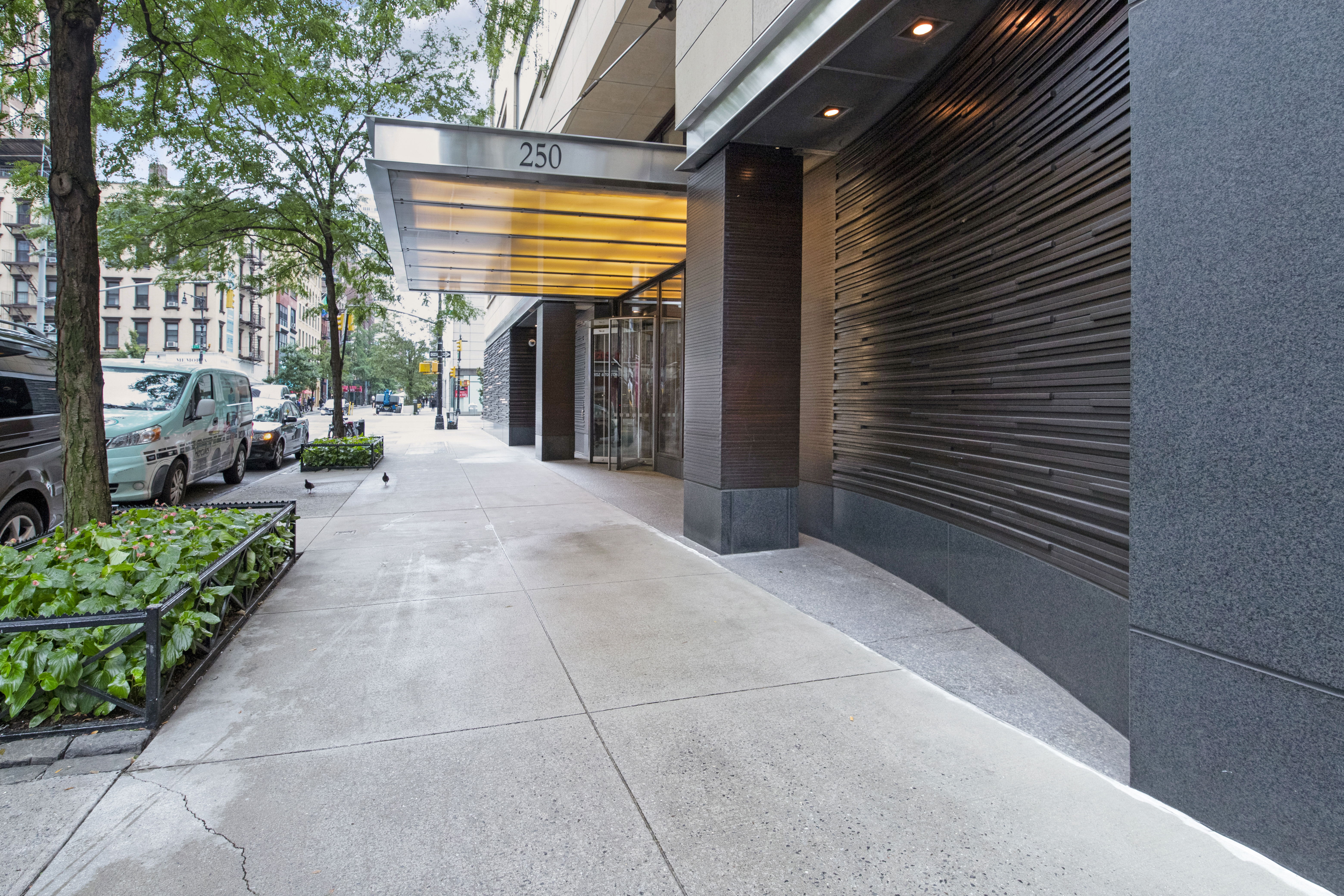 250 East 53rd Street, Unit 2702 Manhattan, NY 10022 - Photo 14 of 15