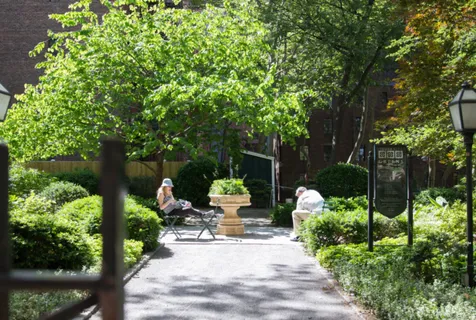 $395,000 | 320 East 42nd Street, Unit 707 | Murray Hill