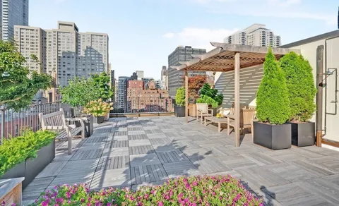 $560,000 | 333 East 53rd Street, Unit 12L | Sutton Place