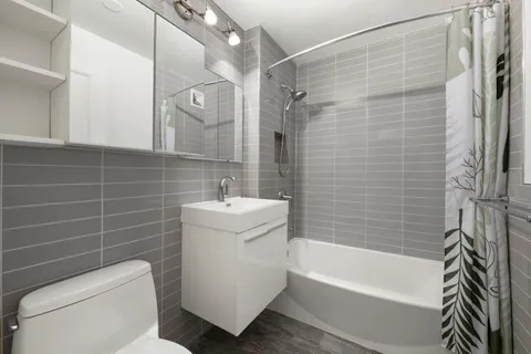 $835,000 | 404 East 76th Street, Unit 3B | Lenox Hill
