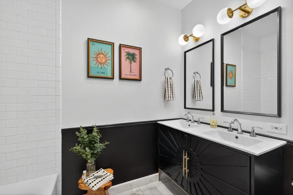 $1,195,000 | 6802 Clayton Avenue, Dallas, TX 75214