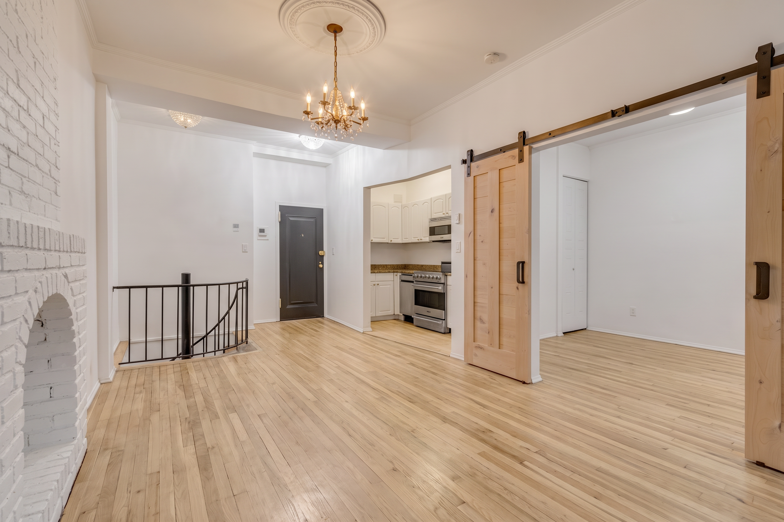 425 West 24th Street, Unit 1F Manhattan, NY 10011 - Photo 3 of 10