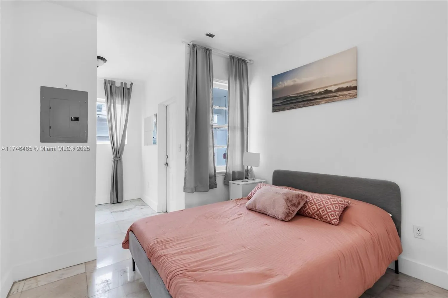 $2,100 | 801 8th Street, Unit 203, Miami Beach, FL 33139