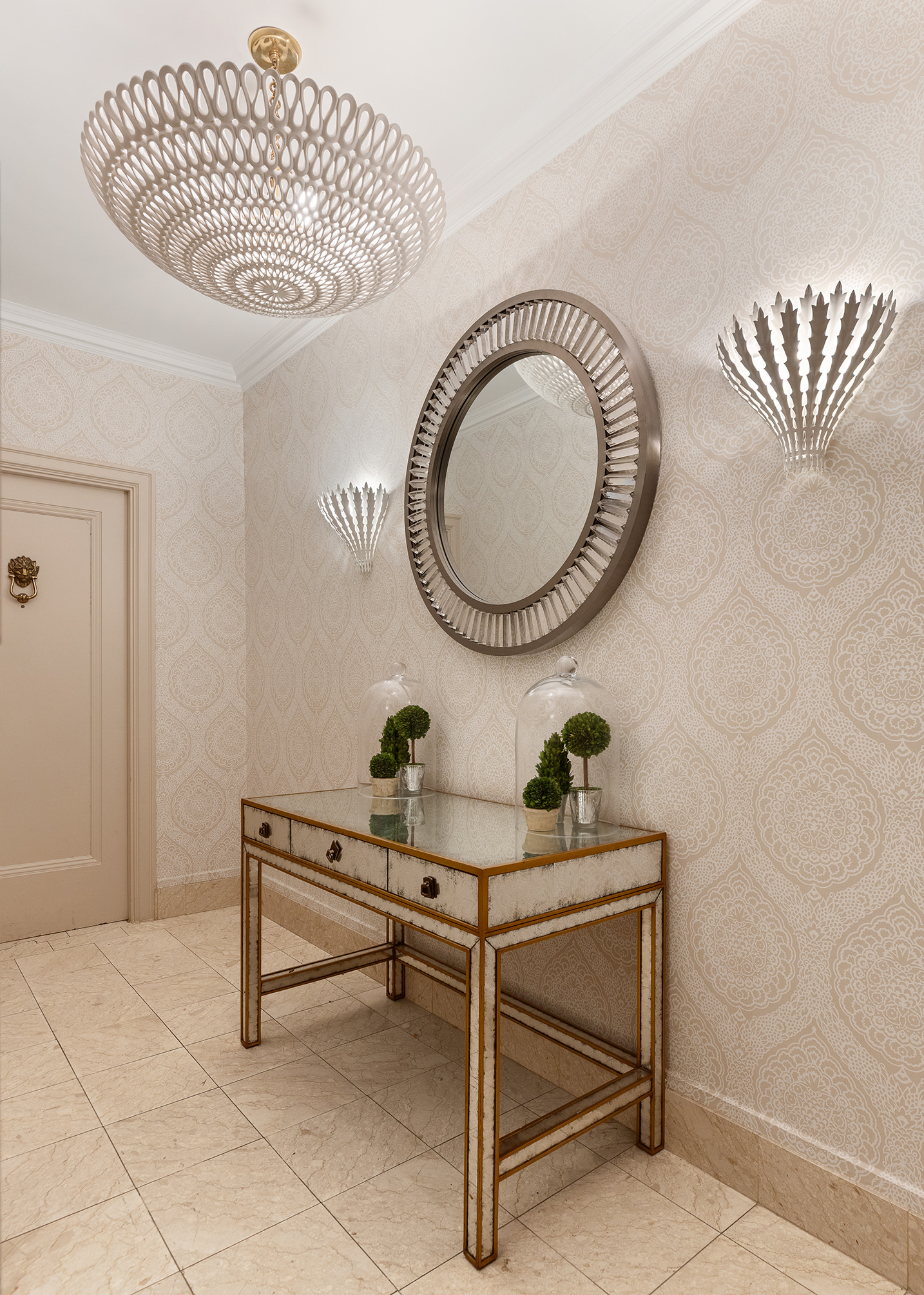 570 Park Avenue, Unit 10D Manhattan, NY 10065 - Photo 15 of 17 a work room with a table and chairs