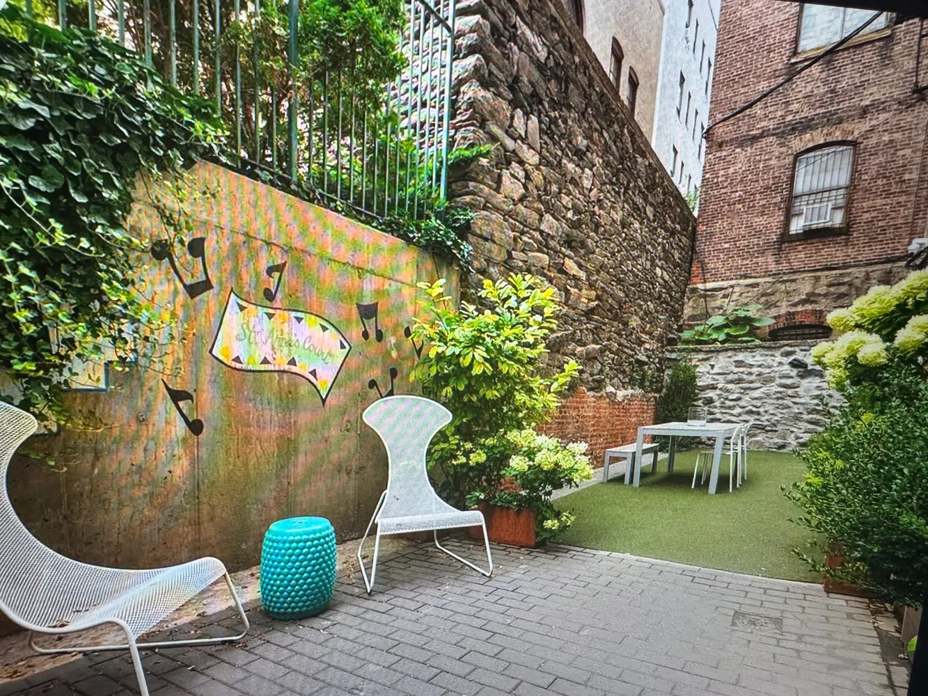 a view of a chairs and table in backyard
