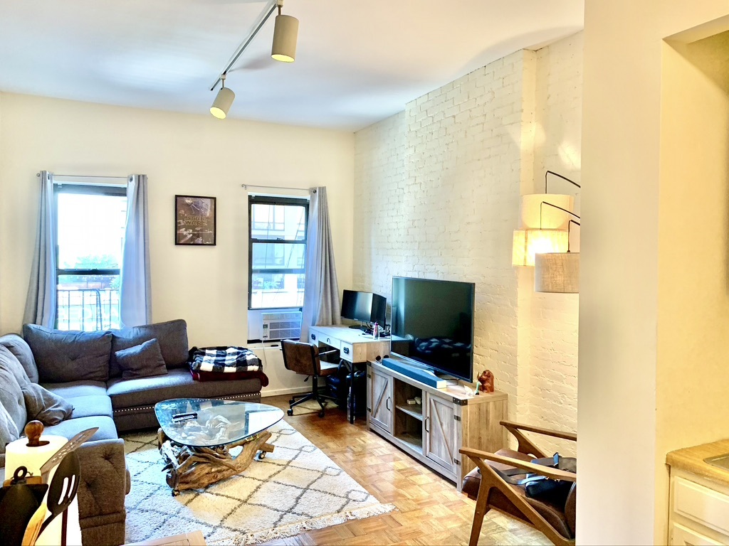 344 East 61st Street, Unit 16 Manhattan, NY 10065 - Photo 2 of 9