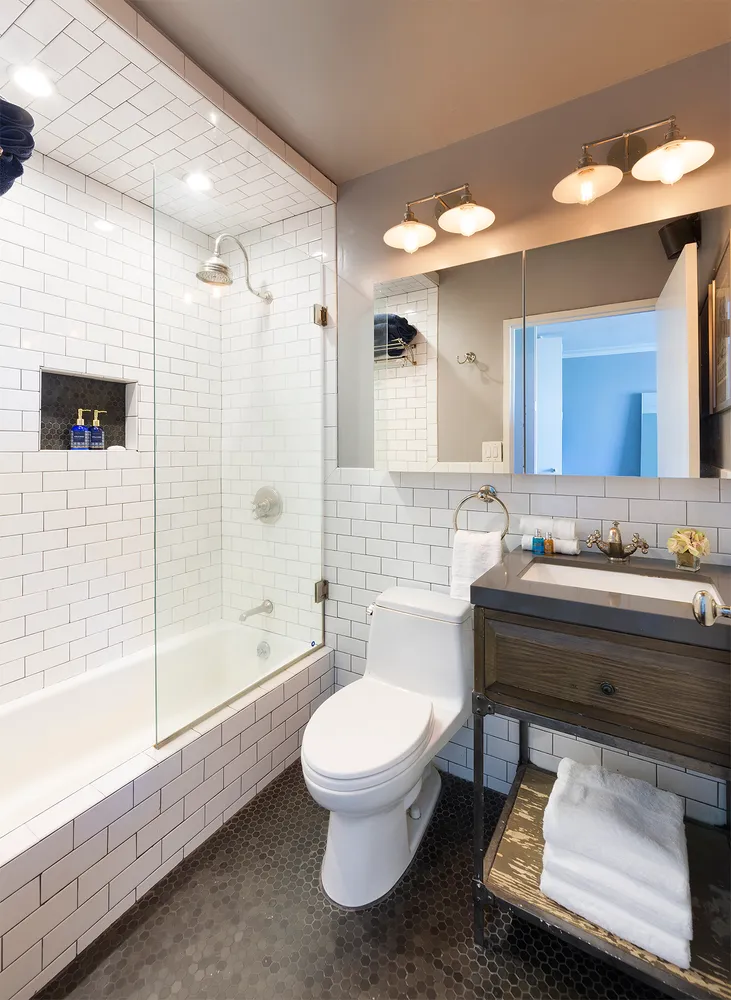 $1,325,000 | 61 West 62nd Street, Unit 20D | Upper West Side