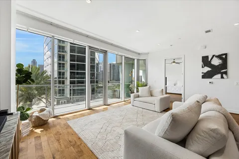 $475,000 | 1600 Post Oak Boulevard, Houston, TX 77056