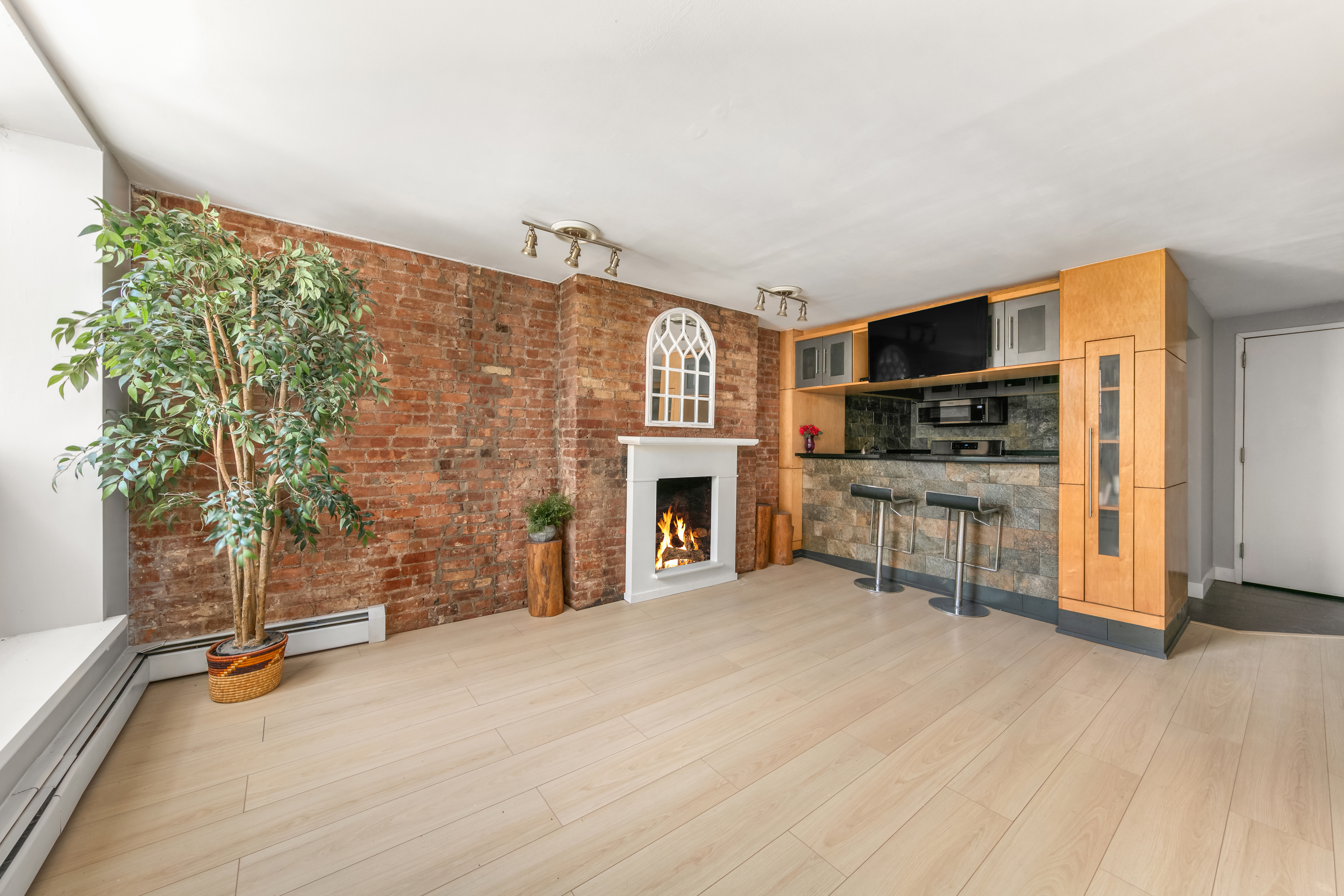 244 East 30th Street, Unit 4B Manhattan, NY 10016 - Photo 2 of 9