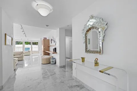 $1,199,000 | 4925 Collins Avenue, Unit 1A, Miami Beach, FL 33140