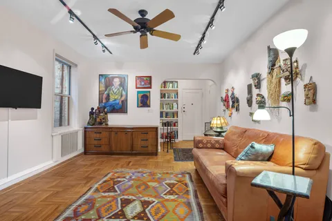 $900,000 | 120 Bennett Avenue, Unit 2MN | Hudson Heights