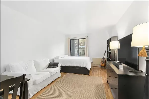 $3,295 | 343 East 76th Street, Unit 4C | Lenox Hill
