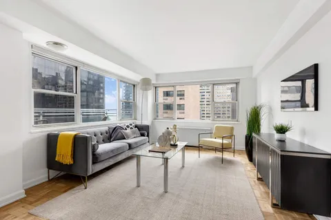 $1,195,000 | 321 East 48th Street, Unit 14B | Midtown East