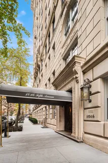 $7,950,000 | 1016 5th Avenue, Unit 9A | Upper East Side