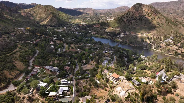 $2,550,000 | 28960 Crags Drive, Agoura Hills, CA 91301