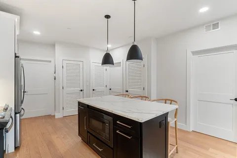 $725,000 | 202 Maverick Street, Unit 106, Boston, MA 02128