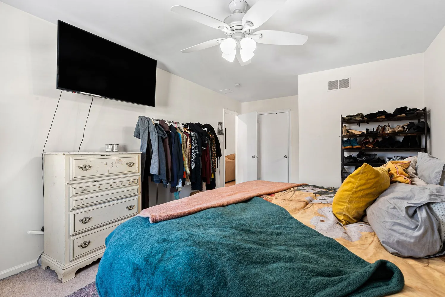 $399,999 | 415 Brown Briar Circle, Horsham, PA 19044