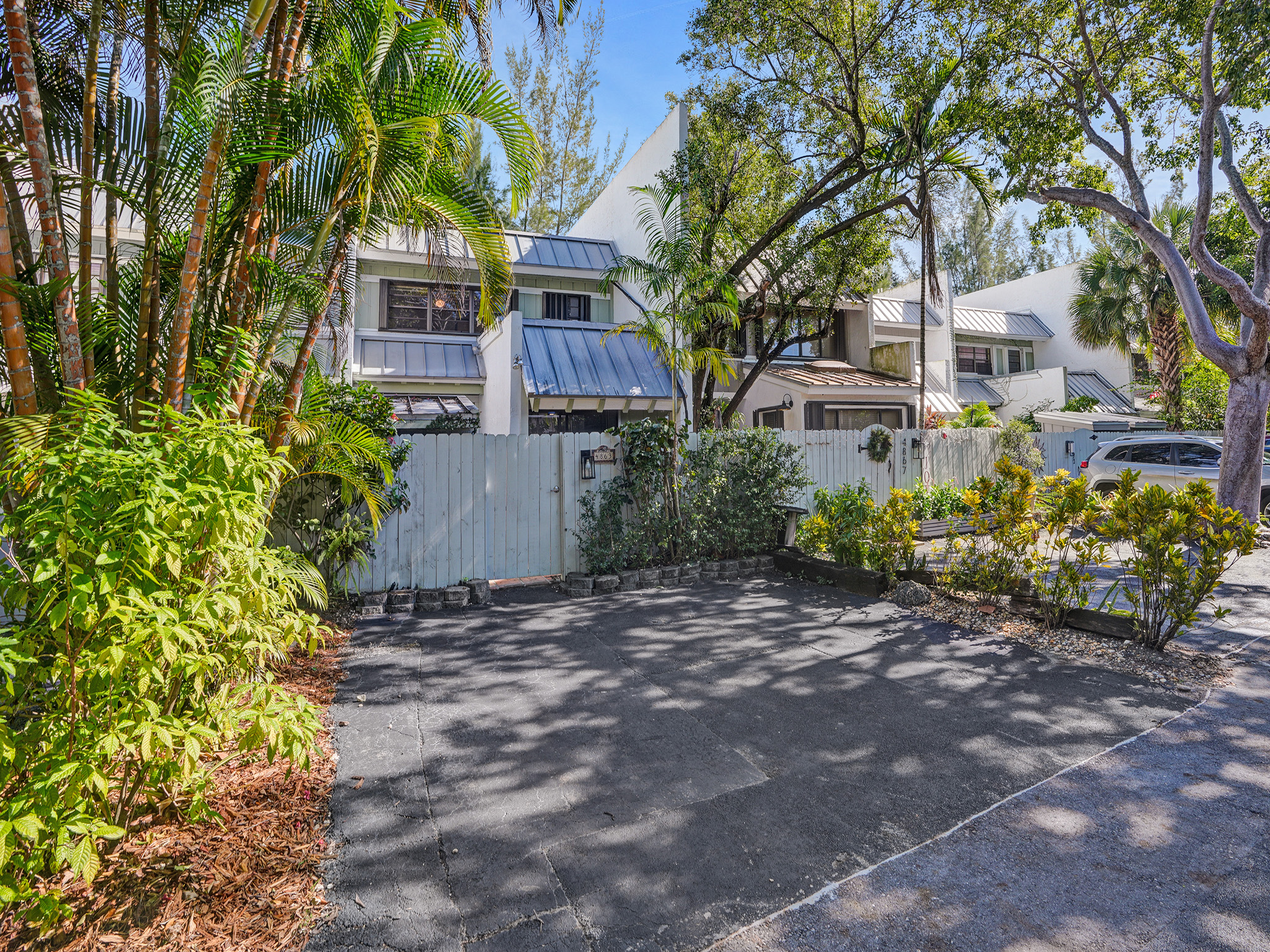 4863 Southwest 71st Place Miami, FL 33155 - Photo 3 of 54