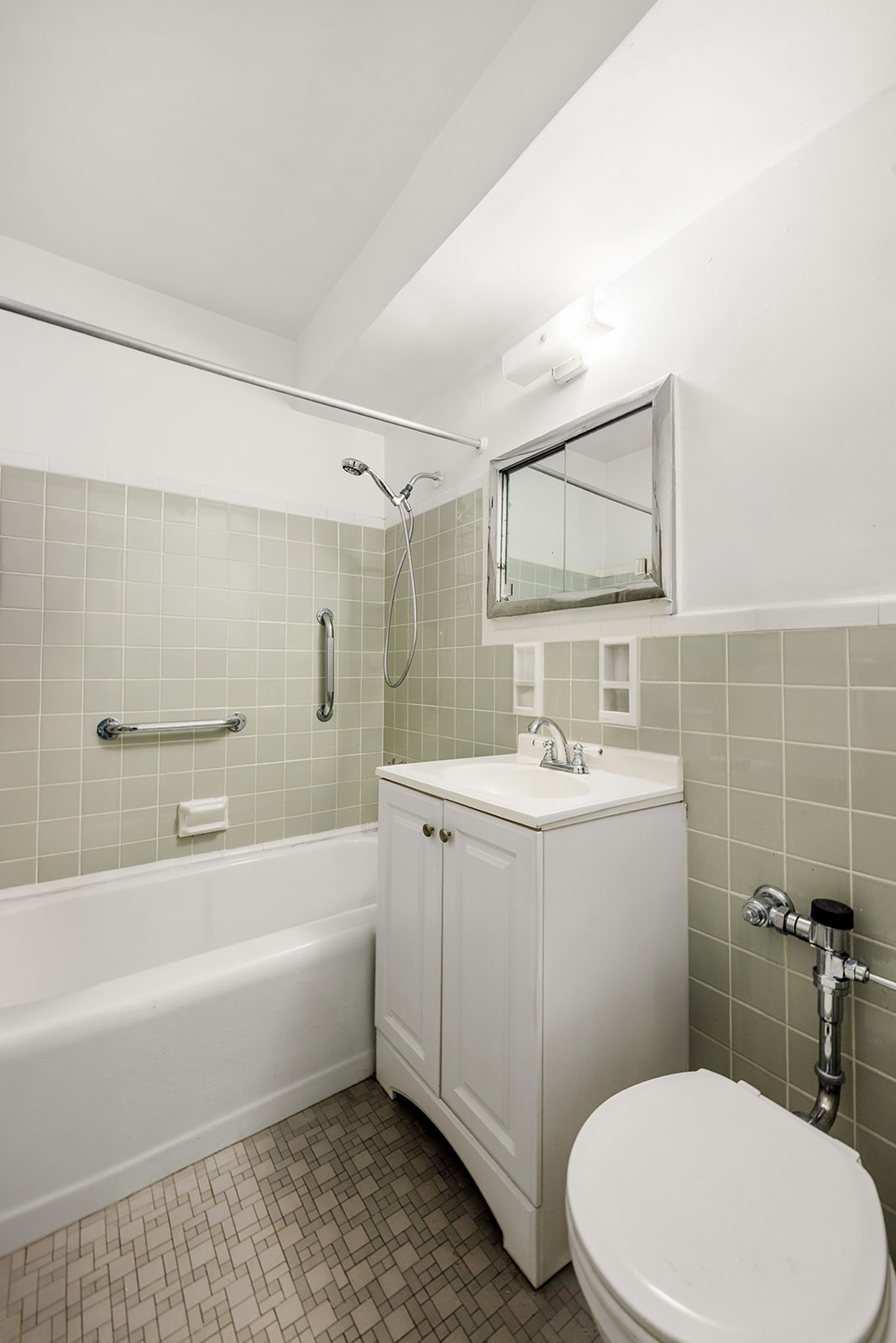 175 Willoughby Street, Unit 4F Brooklyn, NY 11201 - Photo 5 of 13 a bathroom with a sink a mirror toilet and bathtub