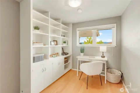 $1,050,000 | 10417 76th Avenue South, Seattle, WA 98178