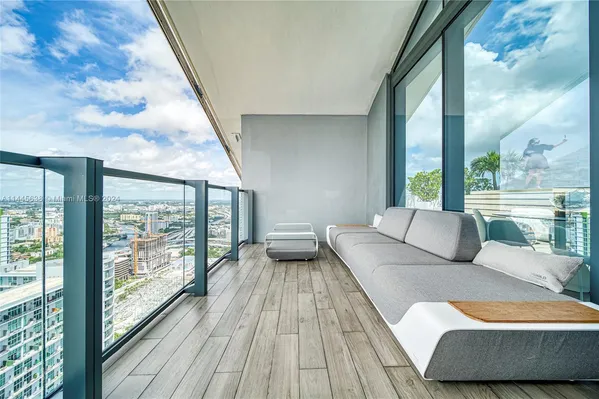 $5,799,900 | 88 Southwest 7th Street, Unit PH4303, Miami, FL 33130